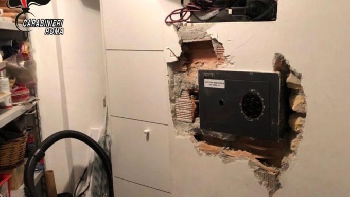 Roma: Ladri d’appartamento ripuliscono case e casseforti (VIDEO)