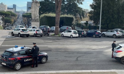 Roma: controlli dei carabinieri in zona rossa, chiuso un bar. Fioccano le multe