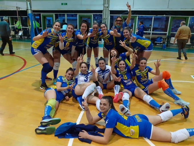 Pallavolo C femminile: La Futura Terracina si aggiudica la stracittadina. 3 a 0 sulla Volley Terracina (video)