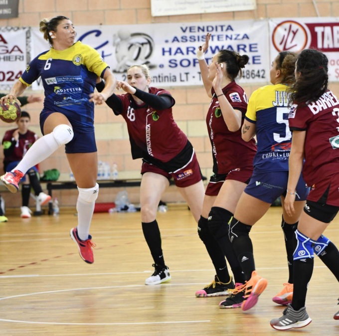 Pallamano: si gioca solo in A2 femminile