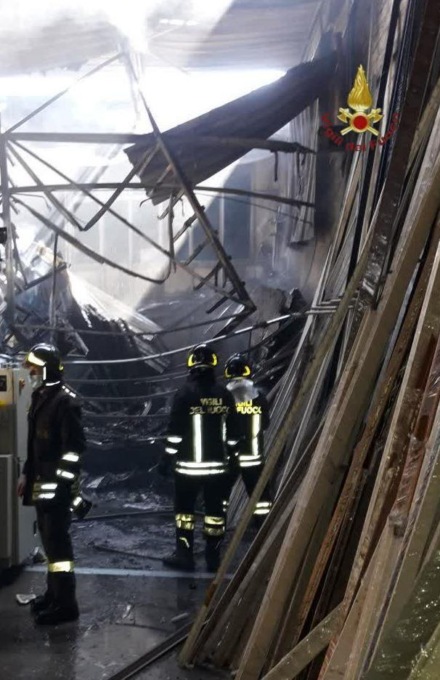 Fiano Romano: fiamme in un capannone per la lavorazione dell’alluminio