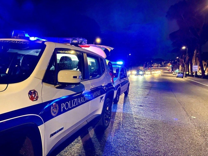 Roma: festeggiano a bordo di una limousine in barba alle misure anti covid, 11 sanzioni