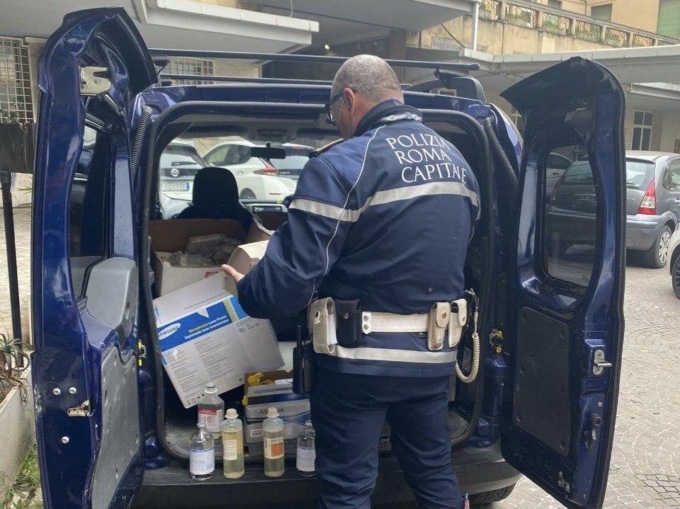 ROMA: RIFIUTI SPECIALI, QUATTRO DENUNCE