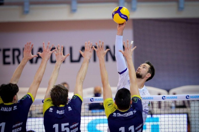 Pallavolo Superlega: Top Volley sconfitta da Modena (video)