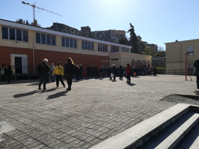 Terracina: caos tamponi, i dirigenti delle scuole replicano al Comune (video)