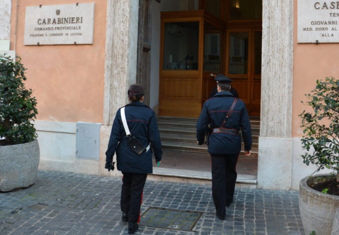 ROMA: RUBAVANO IN BOUTIQUE DI LUSSO, DUE ARRESTI