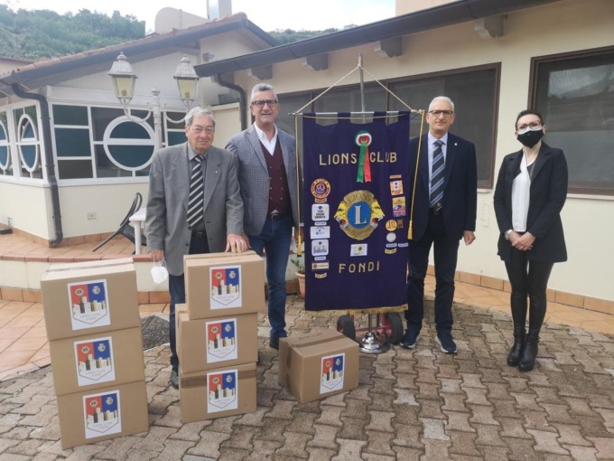 FONDI: DONAZIONE DEL LIONS CLUB