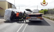 ARICCIA: TRAGEDIA SFIORATA SULLA NETTUNENSE, BILICO CON CARICO SI SGANCIA DAL TIR