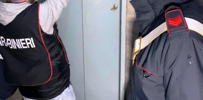 ROMA: DROGA NELL’ASCENSORE, DENUNCIATI DUE GIOVANI