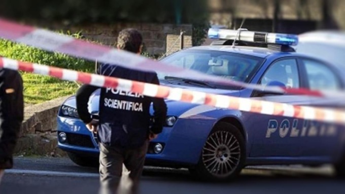 ROMA: UCCIDE LA MOGLIE IN STRADA CON 10 COLTELLATE