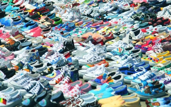 ROMA: CONTRAFFAZIONE DI SCARPE, 7 DENUNCE (video)