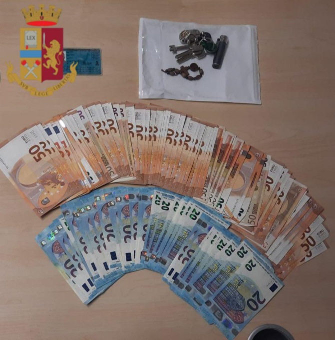 ROMA: “LE SONO CADUTE DELLE MONETINE…”, COSI’ DERUBAVANO GLI ANZIANI. DUE ARRESTI