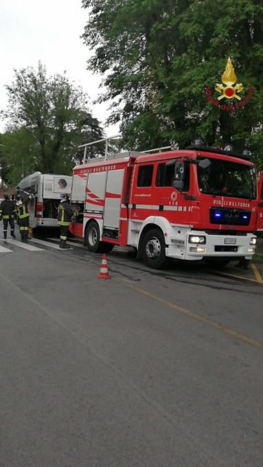 Roma: fiamme su un autobus