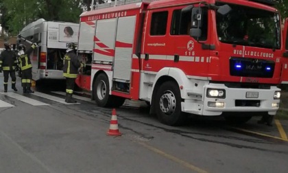 Roma: fiamme su un autobus