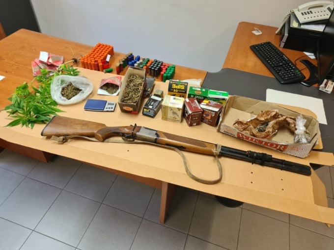 ANAGNI: DROGA E FUCILE RUBATO UN ARRESTO