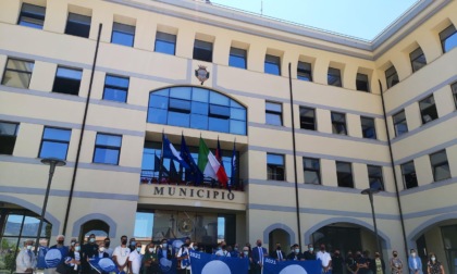 FONDI: CONSEGNATA LA BANDIERA BLU