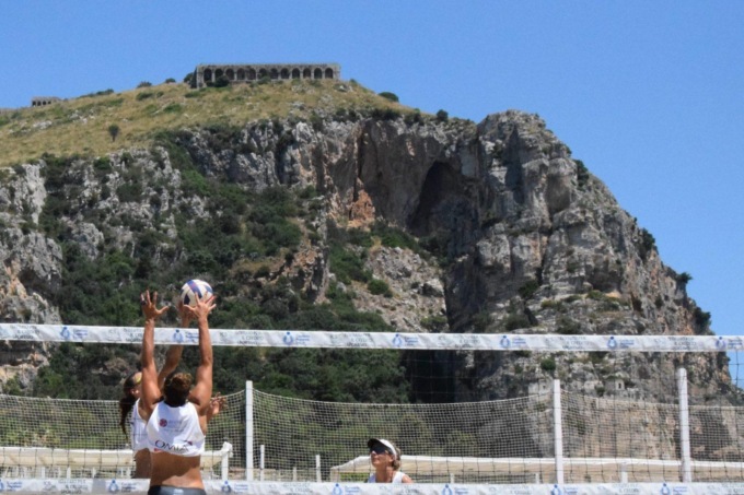 BEACH VOLLEY: WEEK END A TERRACINA CON L’ICS TOUR. DOMANI LE FINALI (VIDEO)