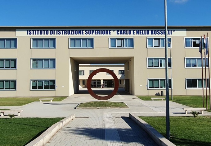 APRILIA: TLC, DONAZIONE ALL’ISTITUTO ROSSELLI (VIDEO)