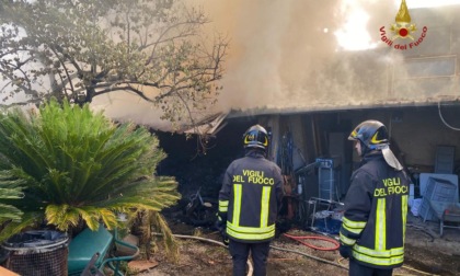 ROMA: INCENDIO IN ZONA SETTEBAGNI, DISTRUTTI DUE CAPANNONI