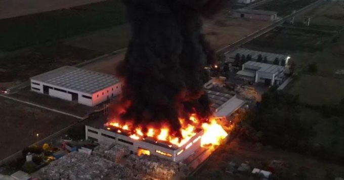 APRILIA: INCENDIO ALLA LOAS, TRE INDAGATI