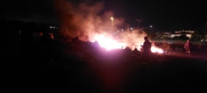 ARDEA: INCENDIO DAVANTI AL SITO ARCHEOLOGICO (VIDEO)