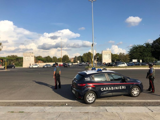 ROMA: RAPINE ALLE COPPIETTE, TRE ARRESTI