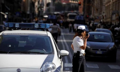 ROMA: TENTA DI GETTARSI NEL TEVERE, SALVATO DALLA POLIZIA LOCALE