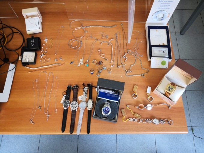 FORMIA: COMPRO ORO, SEQUESTRATA ATTIVITA’ ABUSIVA (VIDEO)