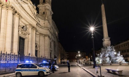 ROMA: BAGNO NELLA FONTANA, FERMATI TRE TURISTI