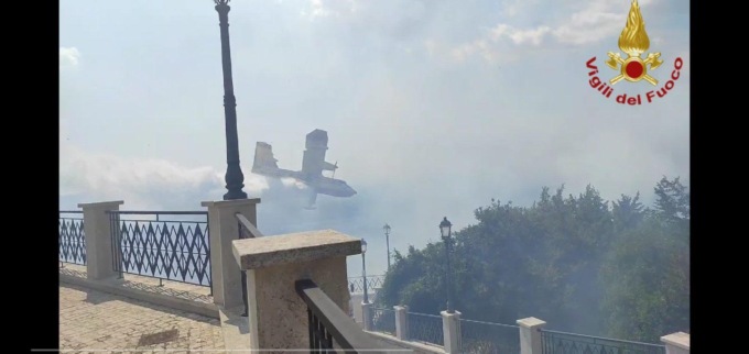ROMA: INCENDI, PAURA E CASA EVACUATE