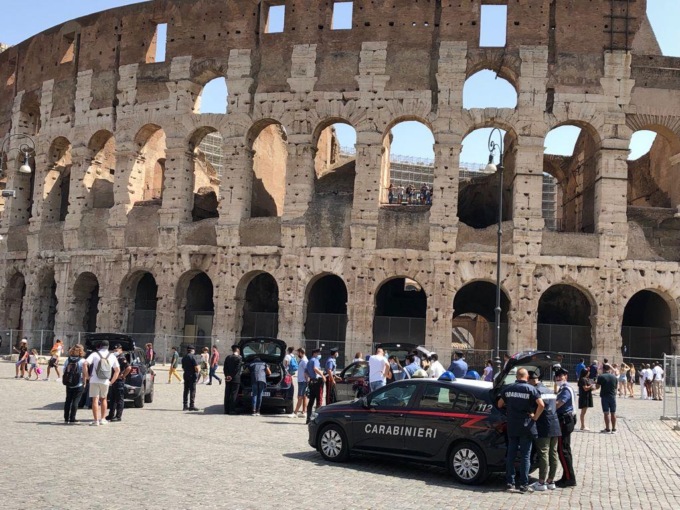 ROMA: CONTROLLI ANTIABUSIVISMO AL COLOSSEO