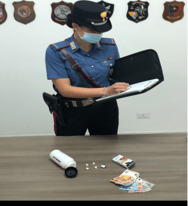 MINTURNO: SPACCIO DI DROGA, DENUNCIATA UNA GIOVANE