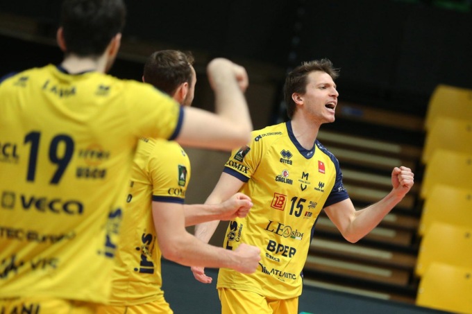 VOLLEY – CISTERNA, PRESO IL CENTRALE BOSSI (video)
