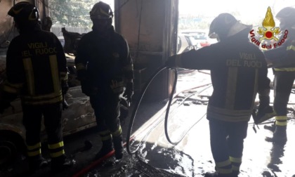 ROMA: INCENDIO NELL’OFFICINA, DUE FERITI