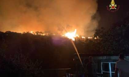 TIVOLI: INFERNO DI FUOCO, EVACUATE LE CASE