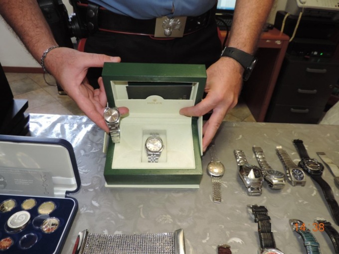 ROMA: FORZA UN POSTO DI BLOCCO E FUGGE, ARRESTATO