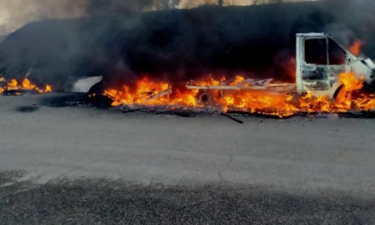 ROMA: FIAMME IN UN AUTODEMOLITORE