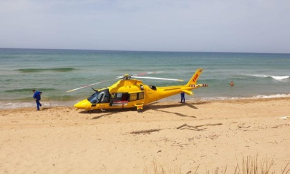 SABAUDIA: ACCUSA MALORE IN SPIAGGIA, SALVATO (VIDEO E FOTO)