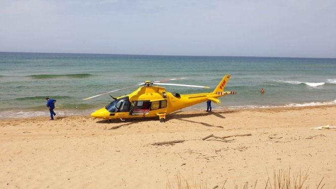SABAUDIA: ACCUSA MALORE IN SPIAGGIA, SALVATO (VIDEO E FOTO)