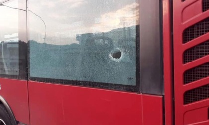 ROMA: ANCORA SASSI CONTRO BUS ATAC