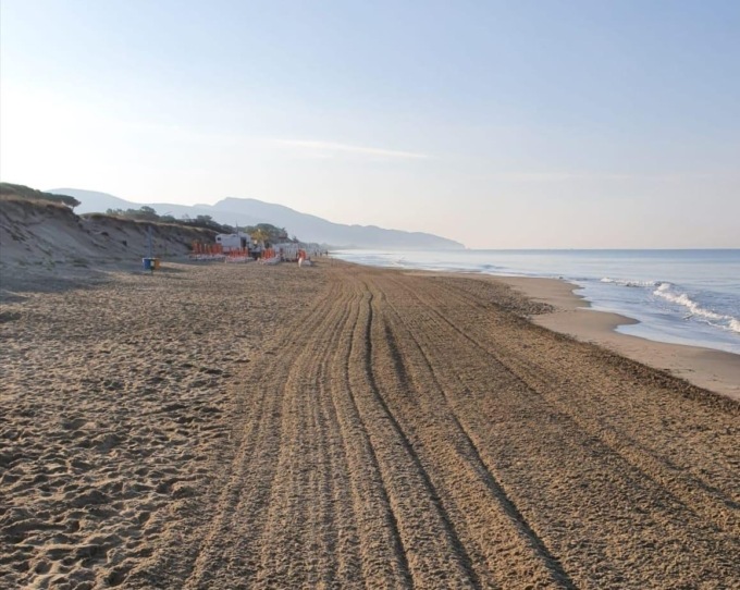 FONDI: LA SANIFICAZIONE DELLE SPIAGGE