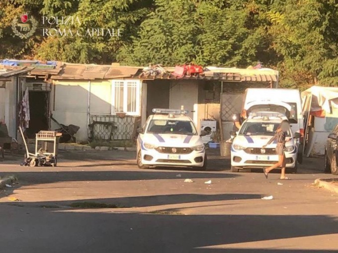 ROMA: CONTROLLI NEL CAMPO DI VIA CANDONI
