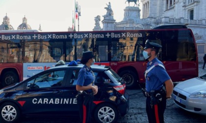 ROMA: RAPINA E AGGREDISCE TURISTE SUL BUS, ARRESTATO