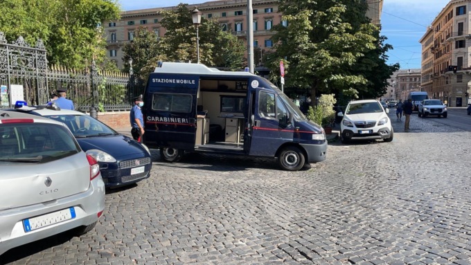ROMA: CONTROLLI NEL QUARTIERE ESQUILINO, SCATTANO LE SANZIONI