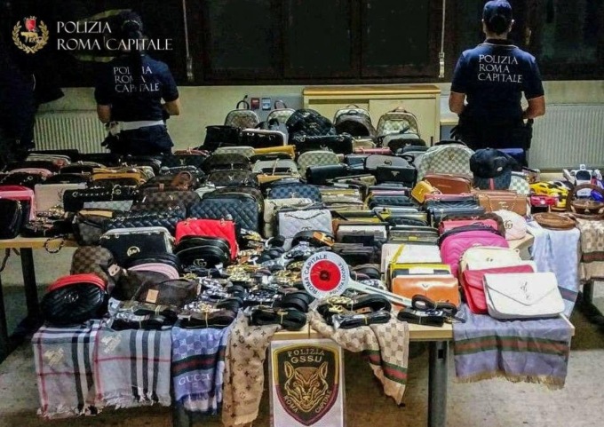 ROMA: ABUSIVISMO COMMERCIALE, TRE DENUNCE