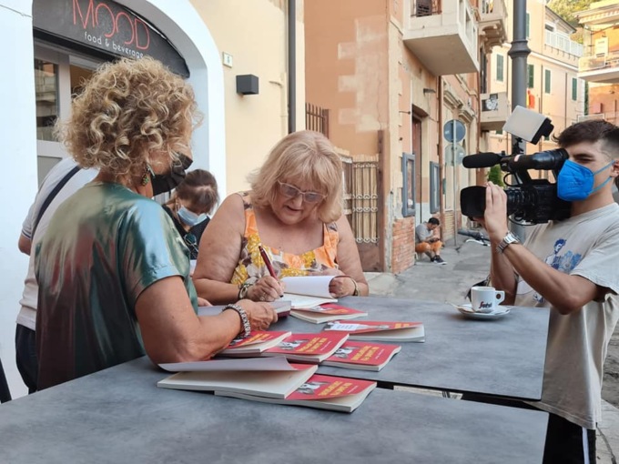 TERRACINA: LA SCUOLA IN UN LIBRO DELLA PROF.MASCI (VIDEO)