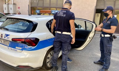 ROMA: TENTA DI ESTRARRE UN COLTELLO E DI AGGREDIRE GLI AGENTI, ARRESTATO