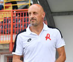 SERIE B: FROSINONE CONTRO PERUGIA. MIMMO DI CARLO FESTEGGIA 600 PANCHINE