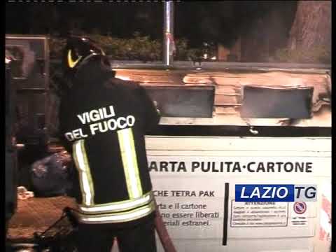 ROMA: AUTO E CASSONETTI A FUOCO, PRESI I IPIROMANI
