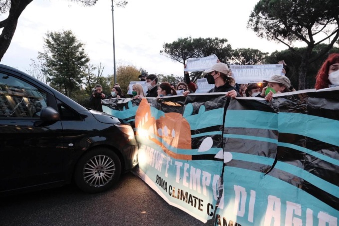 ROMA: G20, GLI ATTIVISTI BLOCCANO LA COLOMBO E POI CORTEO AL MITE